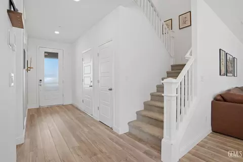 Entry Way - 3317 Trail River Ln, Shafter, CA 93263 photo 4 of 6