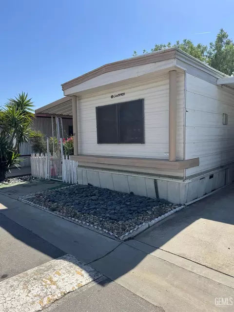 900 James Rd #14, Bakersfield, CA 93308