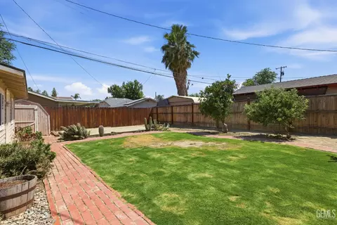 Exterior - 2004 Verde St, Bakersfield, CA 93304 photo 6 of 9