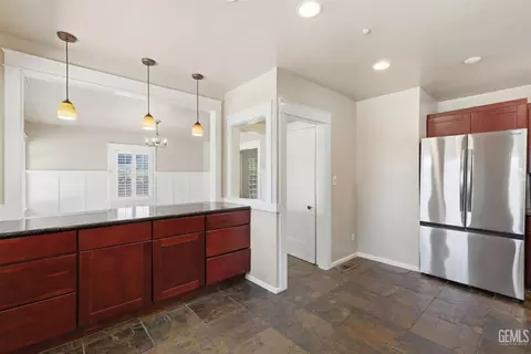Entry Way - 2004 Verde St, Bakersfield, CA 93304 photo 1 of 5