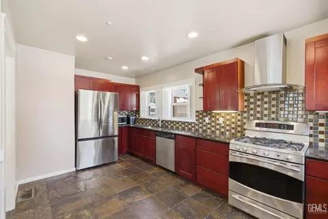 Kitchen - 2004 Verde St, Bakersfield, CA 93304 photo 3 of 3
