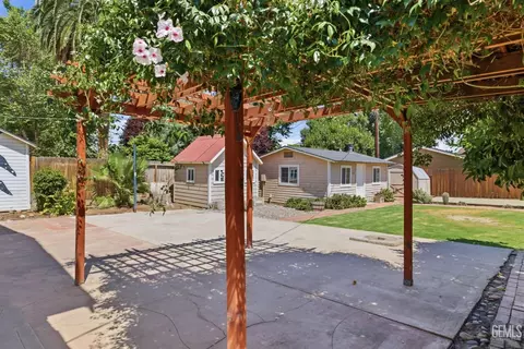 Exterior - 2004 Verde St, Bakersfield, CA 93304 photo 5 of 9