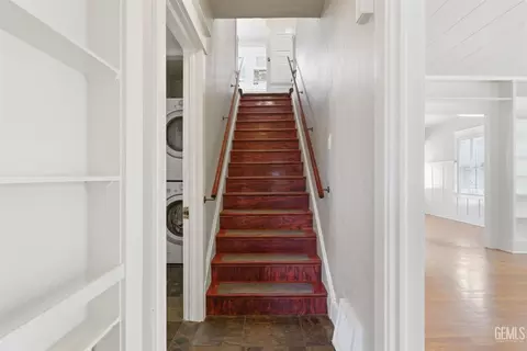 Entry Way - 2004 Verde St, Bakersfield, CA 93304 photo 4 of 5