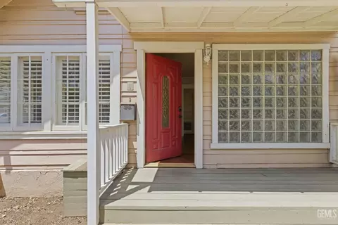 Exterior - 2004 Verde St, Bakersfield, CA 93304 photo 4 of 9