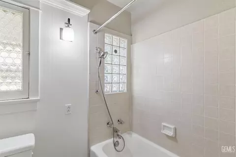 Bath - 2004 Verde St, Bakersfield, CA 93304 photo 2 of 2