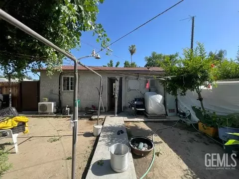 Exterior - 1030 5th Pl, Wasco, CA 93280 photo 5 of 7