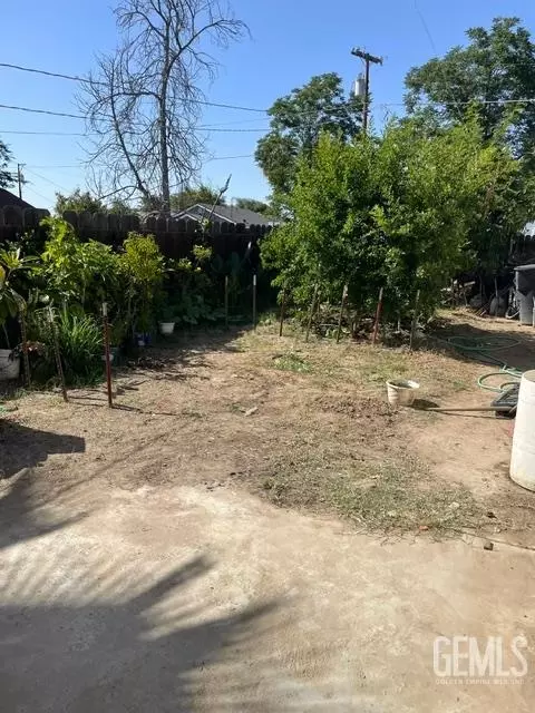 Exterior - 1030 5th Pl, Wasco, CA 93280 photo 4 of 7