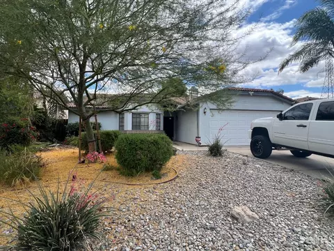 7401 Maleta Ct, Bakersfield, CA 93308