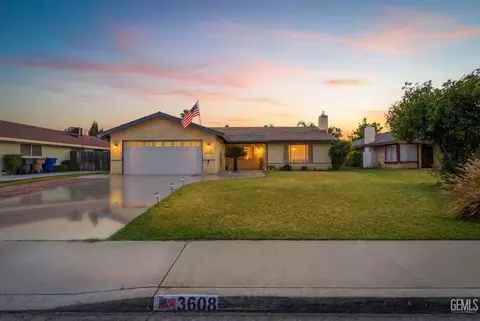 3608 S Half Moon Dr, Bakersfield, CA 93309