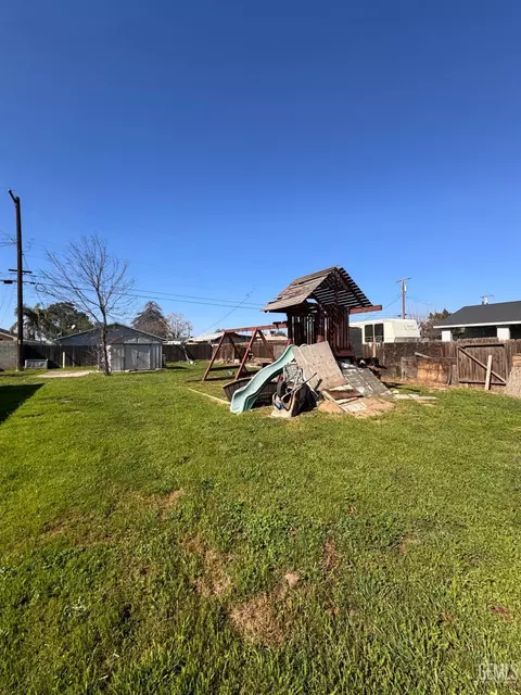 3517 Lotus Ln, Bakersfield, CA 93307