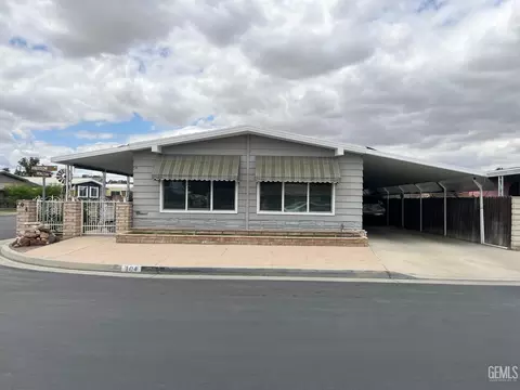 400 E Roberts Ln #104, Bakersfield, CA 93308