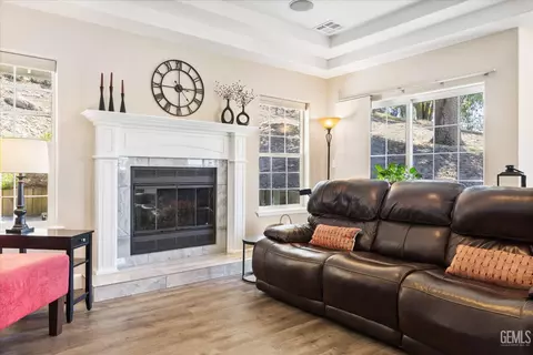 Living - 23300 Calico Ct, Tehachapi, CA 93561 photo 1 of 1