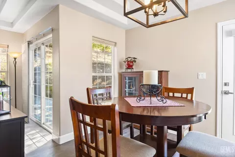 Dining - 23300 Calico Ct, Tehachapi, CA 93561 photo 2 of 4