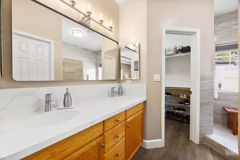Bath - 23300 Calico Ct, Tehachapi, CA 93561 photo 1 of 3