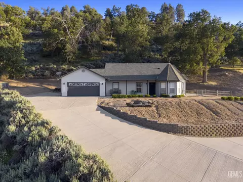 23300 Calico Ct, Tehachapi, CA 93561