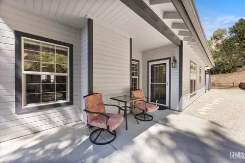 Exterior - 23300 Calico Ct, Tehachapi, CA 93561 photo 3 of 10