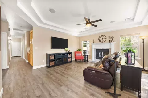 Entry Way - 23300 Calico Ct, Tehachapi, CA 93561 photo 2 of 2
