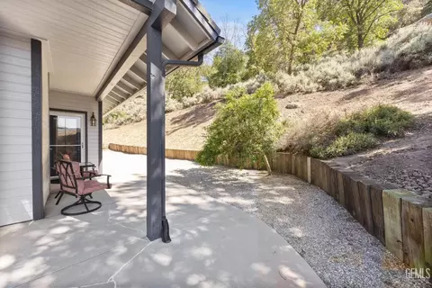 Exterior - 23300 Calico Ct, Tehachapi, CA 93561 photo 6 of 10
