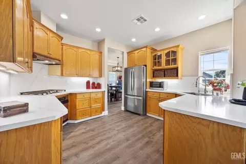 Kitchen - 23300 Calico Ct, Tehachapi, CA 93561 photo 2 of 4