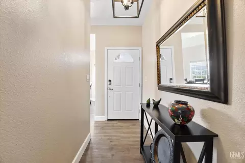 Entry Way - 23300 Calico Ct, Tehachapi, CA 93561 photo 1 of 2