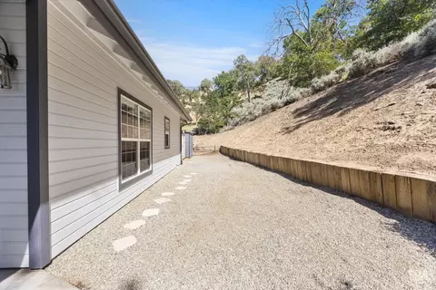 Exterior - 23300 Calico Ct, Tehachapi, CA 93561 photo 5 of 10