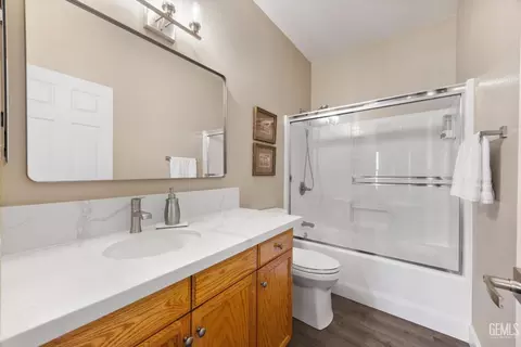 Bath - 23300 Calico Ct, Tehachapi, CA 93561 photo 3 of 3