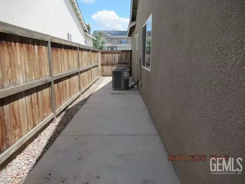 Exterior - 9029 Brook Shadow Way, Shafter, CA 93263 photo 6 of 8
