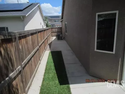Entry Way - 9029 Brook Shadow Way, Shafter, CA 93263 photo 3 of 3