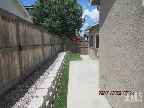 Exterior - 9029 Brook Shadow Way, Shafter, CA 93263 photo 4 of 8
