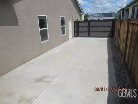 Exterior - 9029 Brook Shadow Way, Shafter, CA 93263 photo 2 of 8