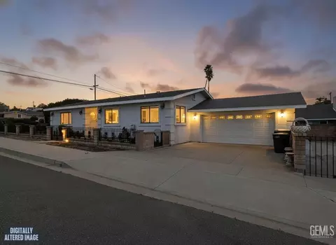 296 N 8th St, Grover Beach, CA 93433