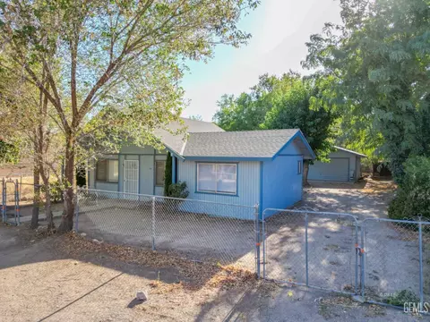 102 Parkway St, Wofford Heights, CA 93285