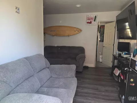 Living - 720 Pierce St, Taft, CA 93268 photo 3 of 3