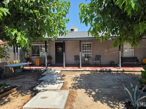 Exterior - 720 Pierce St, Taft, CA 93268 photo 1 of 7