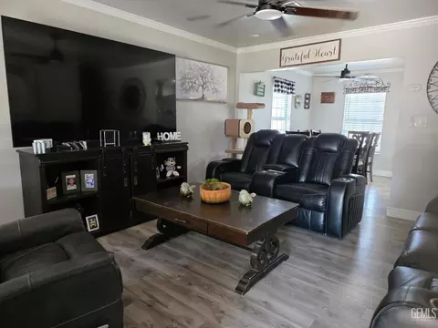 Living - 720 Pierce St, Taft, CA 93268 photo 1 of 3