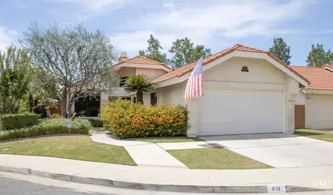 613 Berwick St, Bakersfield, CA 93311