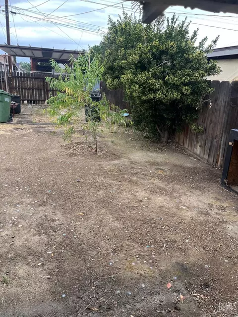 112 Lucard St, Taft, CA 93268 photo 3