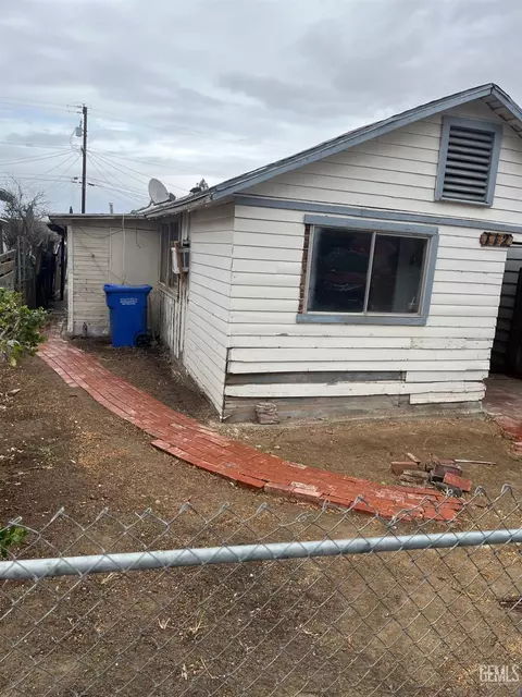 112 Lucard St, Taft, CA 93268 photo 2