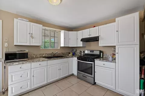 Kitchen - 511 Rose Ave, Taft, CA 93268 photo 1 of 3