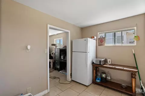 Entry Way - 511 Rose Ave, Taft, CA 93268 photo 1 of 1