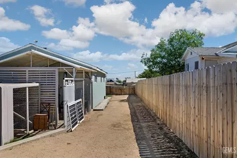 Exterior - 511 Rose Ave, Taft, CA 93268 photo 3 of 7