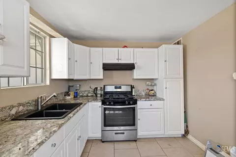 Kitchen - 511 Rose Ave, Taft, CA 93268 photo 3 of 3