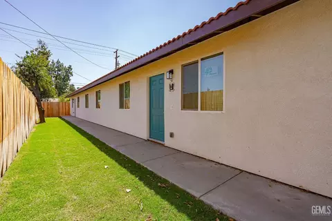 212 E Moneta Ave, Bakersfield, CA 93308