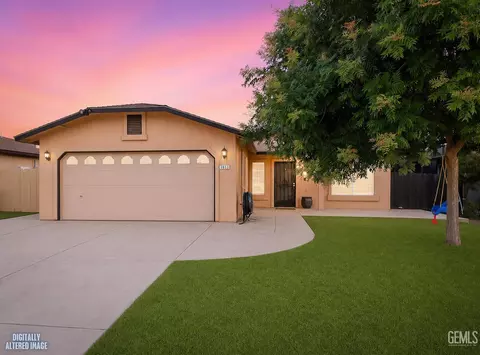 1033 Hazelnut St, Wasco, CA 93280