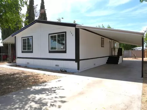 142 W 11th Pl, Delano, CA 93215