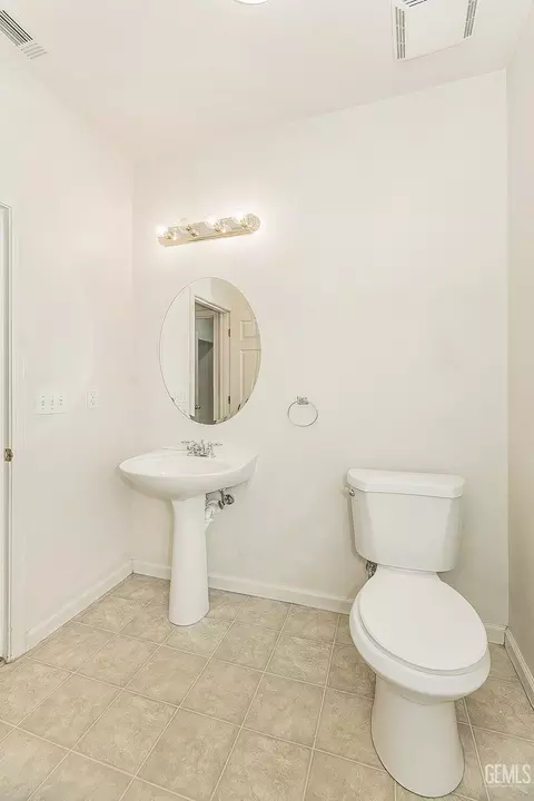 Bath - 1948 Austin Ave, Clovis, CA 93611 photo 1 of 1