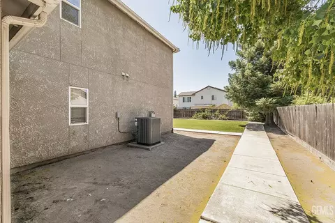 Exterior - 1948 Austin Ave, Clovis, CA 93611 photo 10 of 13
