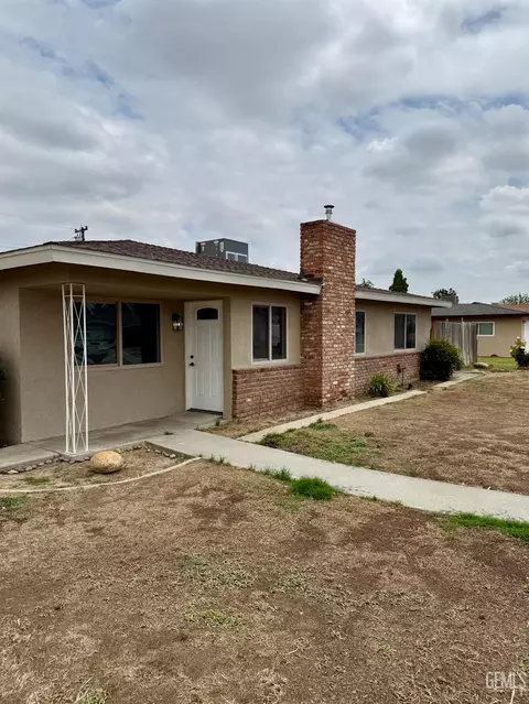 3700 Argent St, Bakersfield, CA 93304