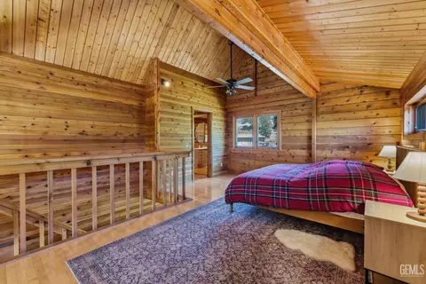 Bedroom - 26660 Cedar Creek Ct, Tehachapi, CA 93561 photo 6 of 8