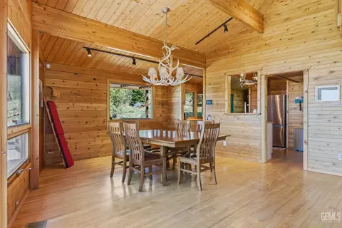 Dining - 26660 Cedar Creek Ct, Tehachapi, CA 93561 photo 3 of 6